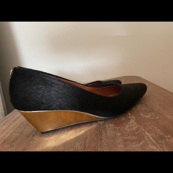 Gorgeous furry gold Design By Dee Ocleppo Wedge - Picture 1 of 5